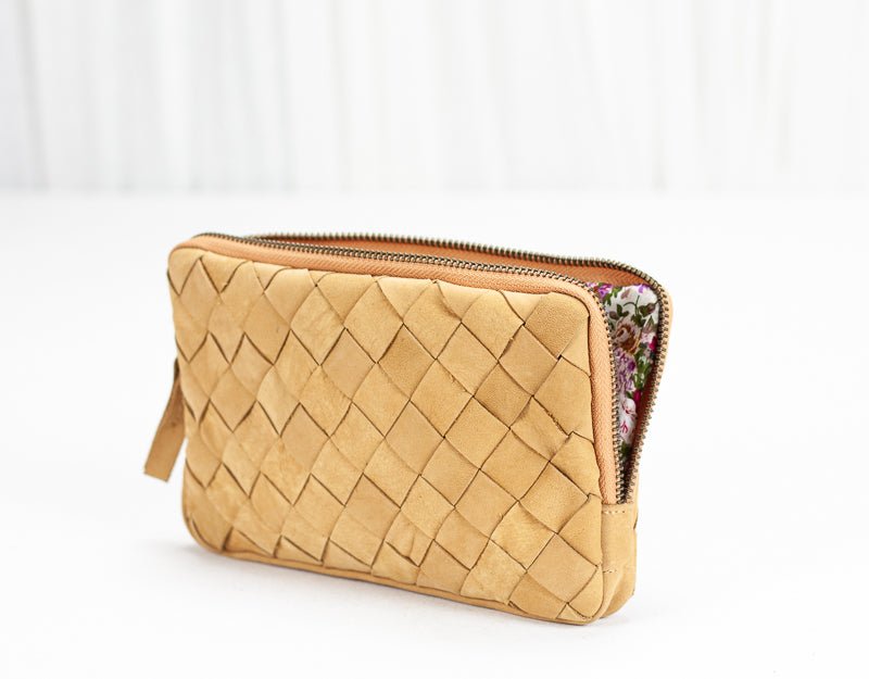 Chloe clutch wallet - Natural brown handwoven leather - milloobags