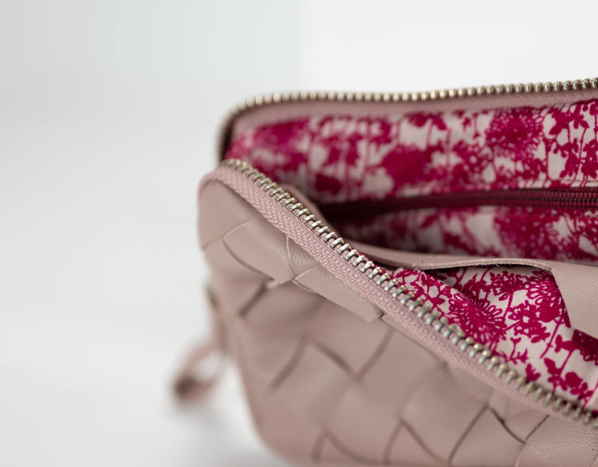 Antheia mini wallet - Beige pink handwoven sheepskin