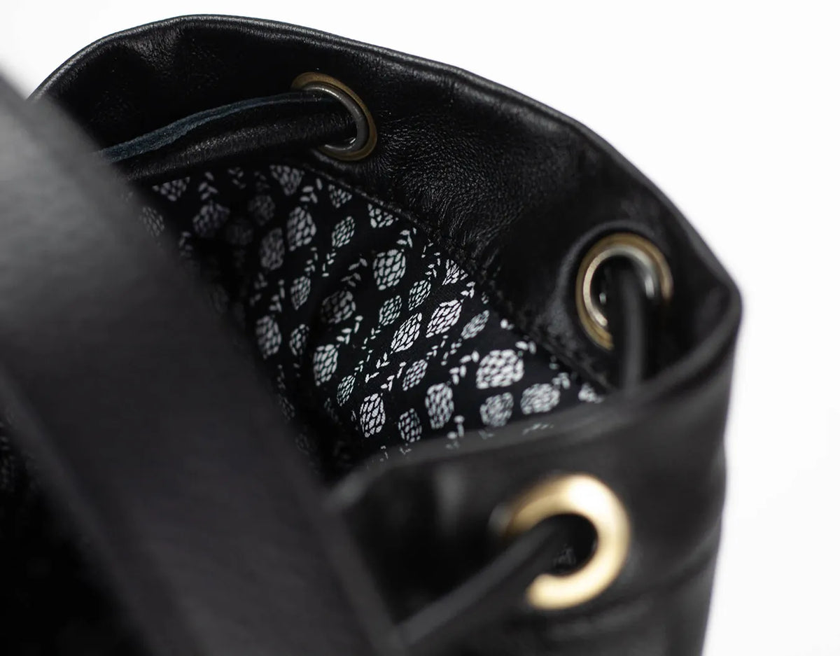 Helon mini bucket bag - Handwoven black leather