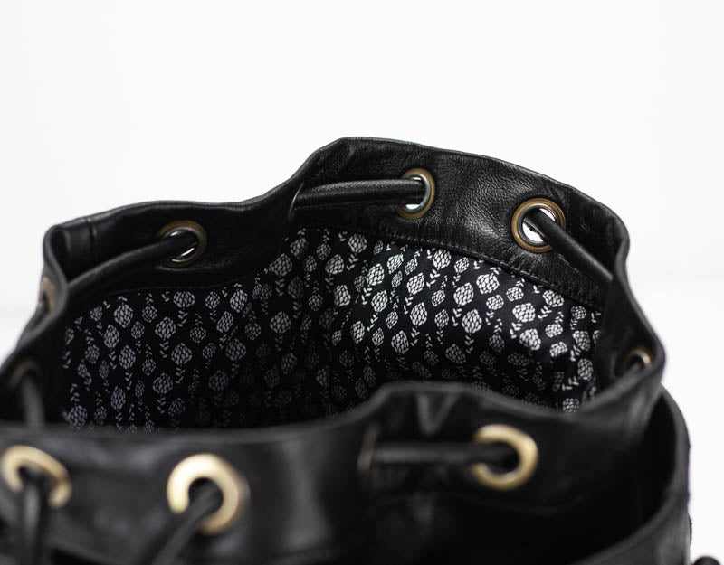 Helon bucket bag - Handwoven black leather