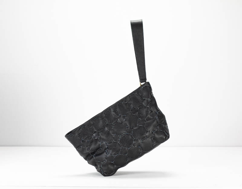 Helon clutch - Handwoven black leather - milloobags