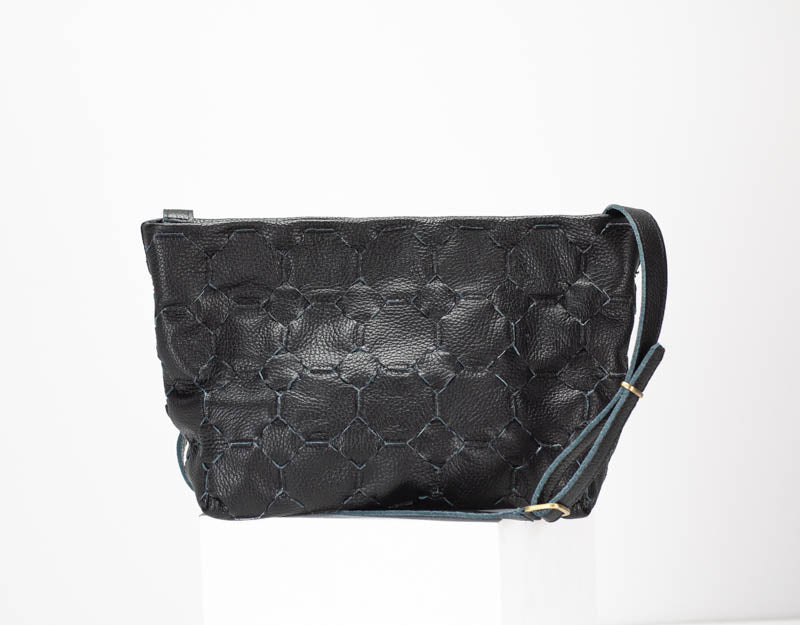 Helon clutch - Handwoven black leather - milloobags