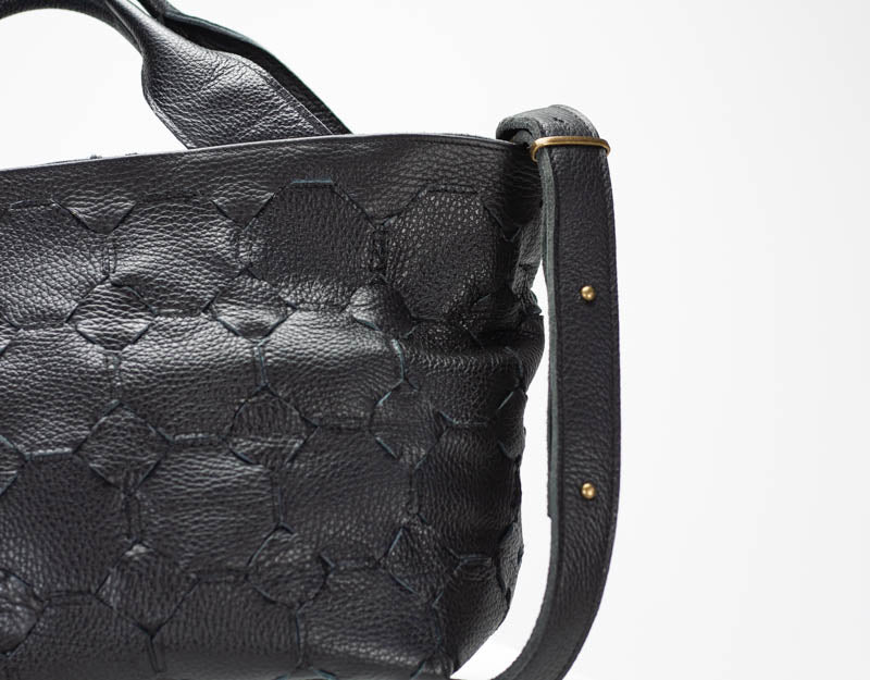 Helon purse - Handwoven black leather