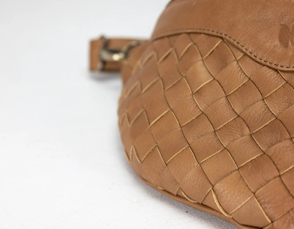 Haris fanny pack - Milk coffee brown handwoven leather