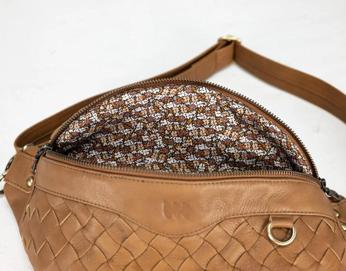 Haris fanny pack - Milk coffee brown handwoven leather