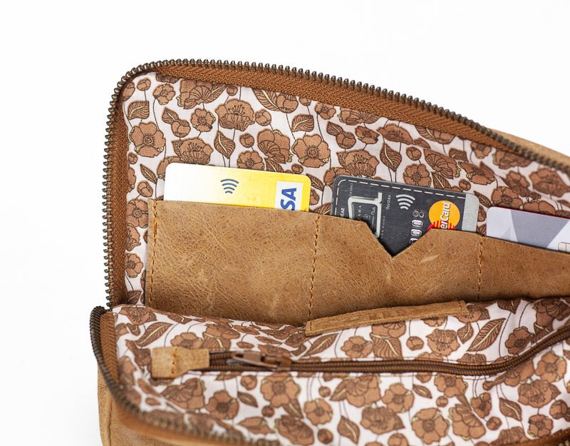 Antheia clutch wallet - Brown distressed leather - milloobags