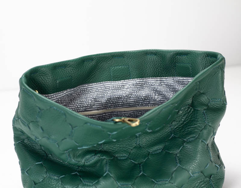 Helon clutch - Handwoven petrol green leather - milloobags