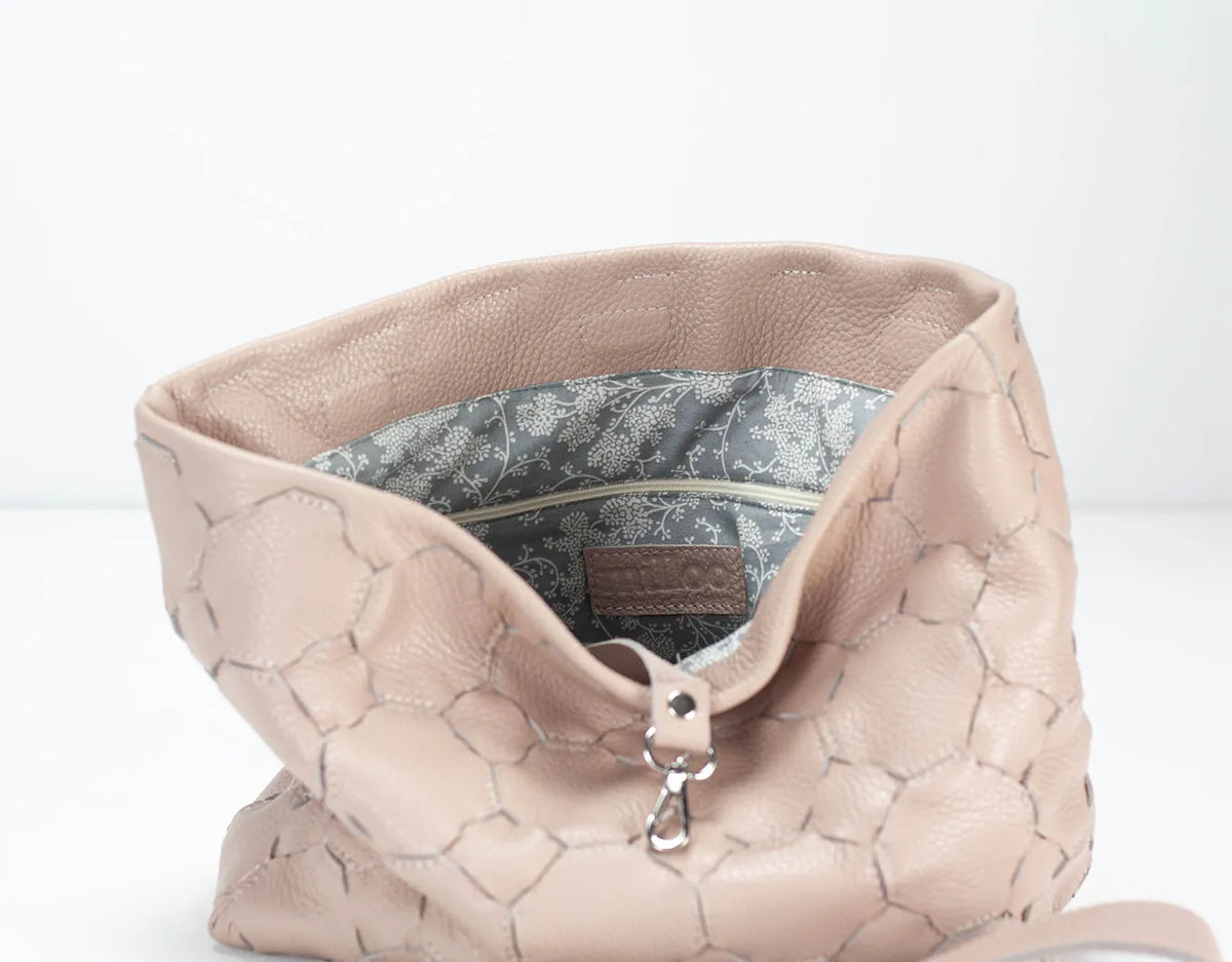 Helon clutch - Handwoven powder pink leather
