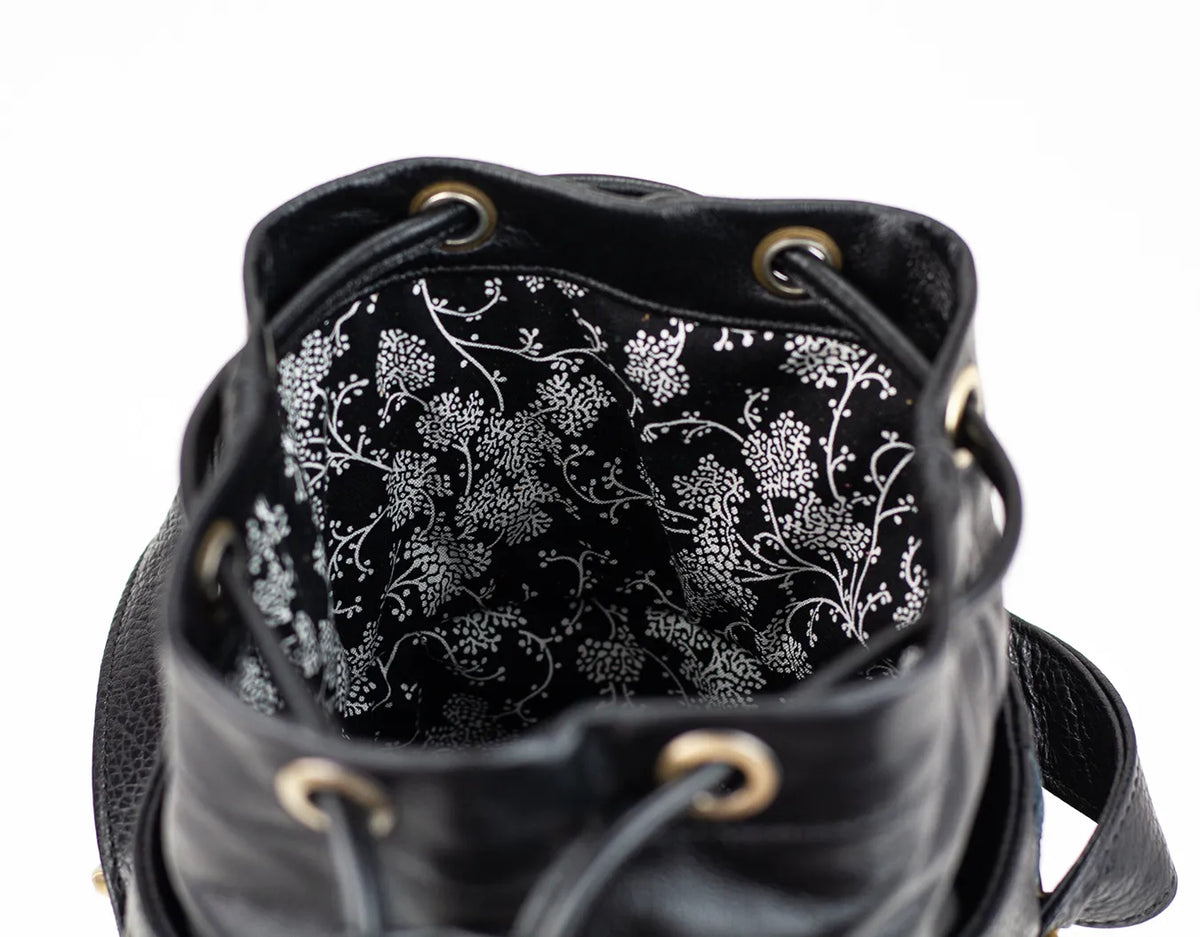 Helon mini bucket bag - Handwoven black leather