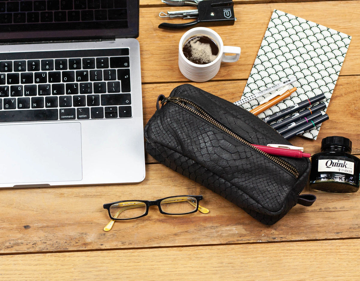 Brick case - Black leather with snakeskin pattern
