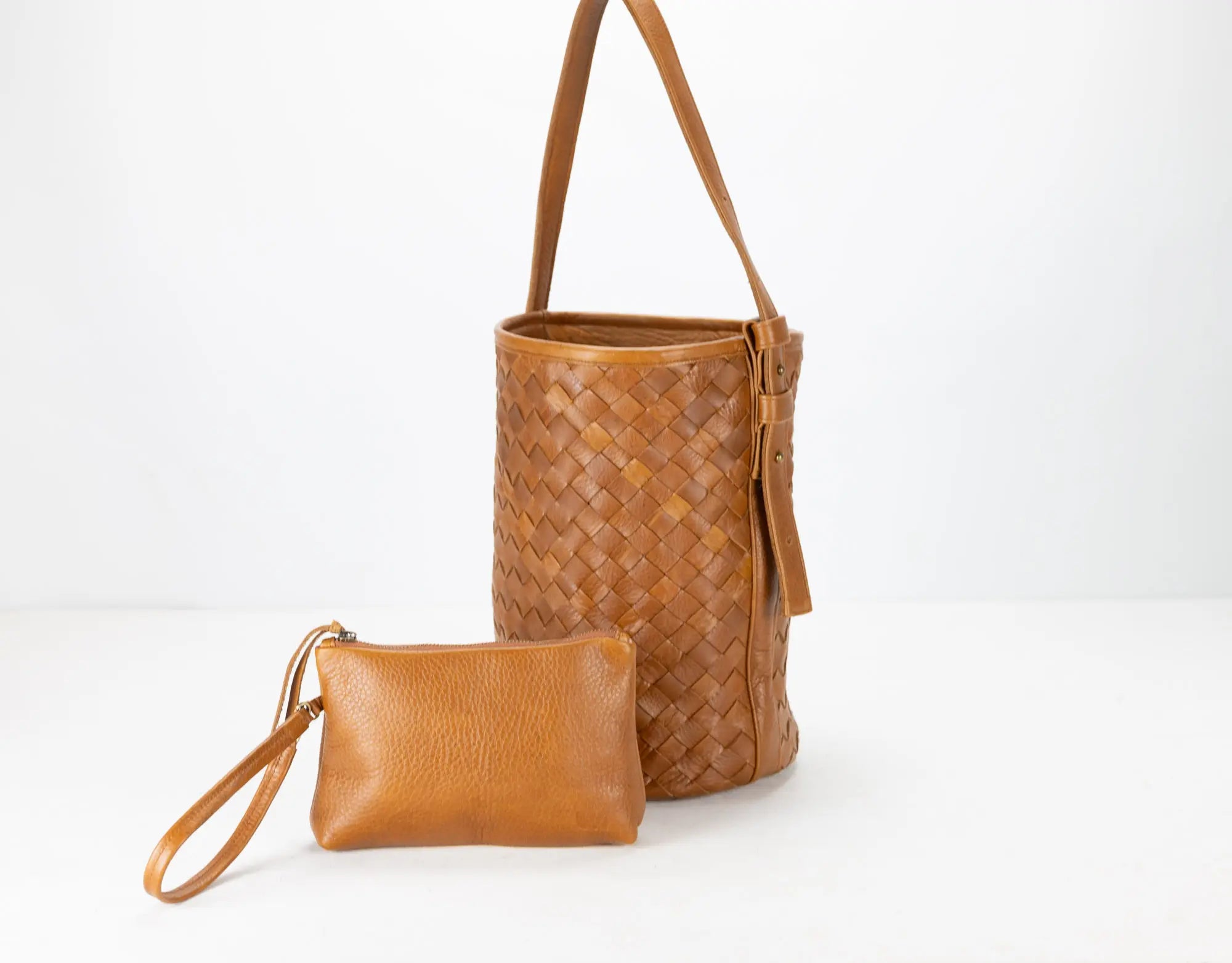 round leather brown bag 