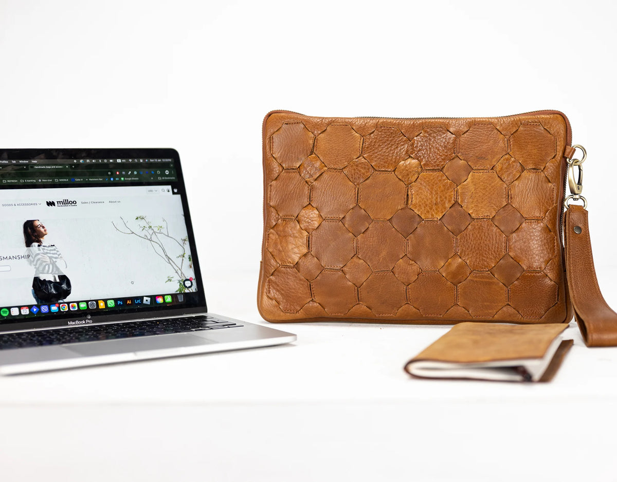 Athena Laptop Clutch - Brown leather