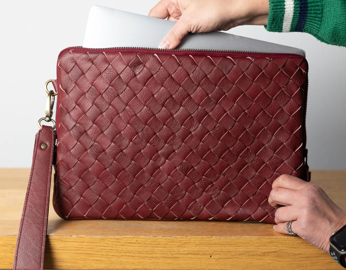 Athena Laptop Clutch - Burgundy leather