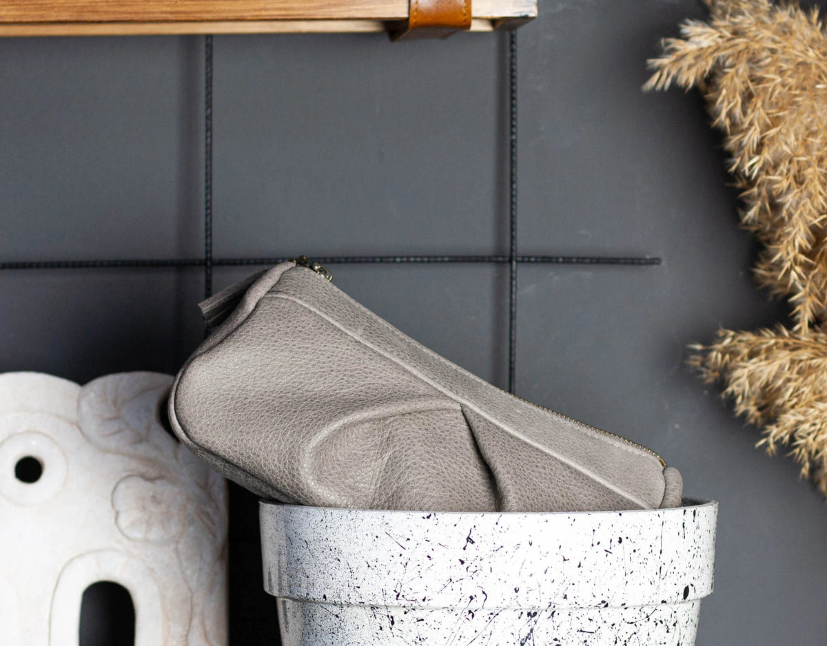 Estia case - Stone grey leather