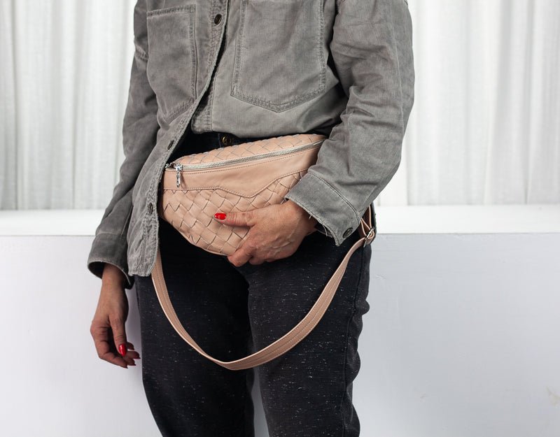 Haris fanny pack - Pale pink handwoven leather - milloobags