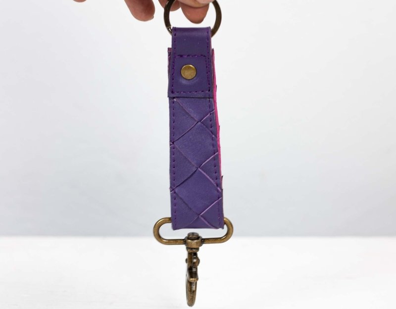 Leather handwoven keyring with clip - Purple - milloobags