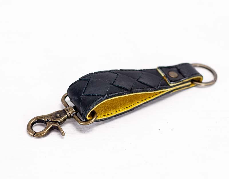 Leather handwoven keyring with clip - Black - milloobags