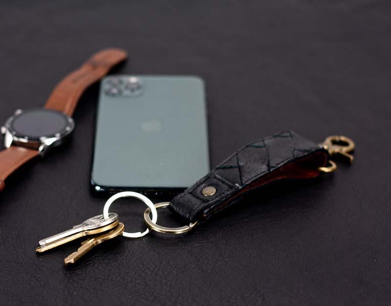 Leather handwoven keyring with clip - Black - milloobags