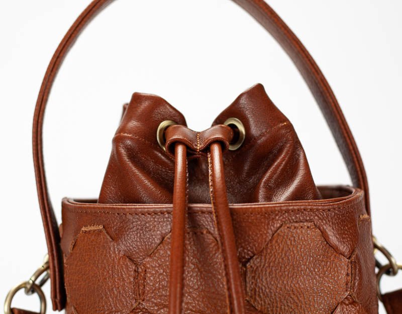 Helon mini bucket bag - Handwoven brown leather - milloobags