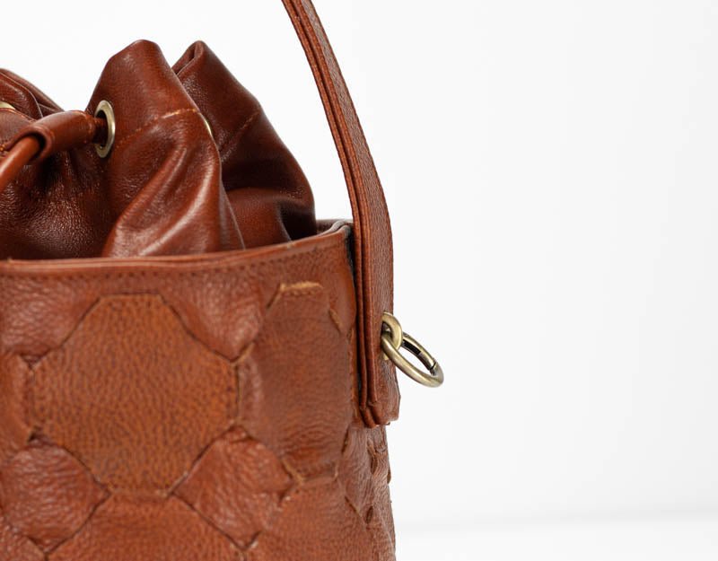 Helon mini bucket bag - Handwoven brown leather - milloobags