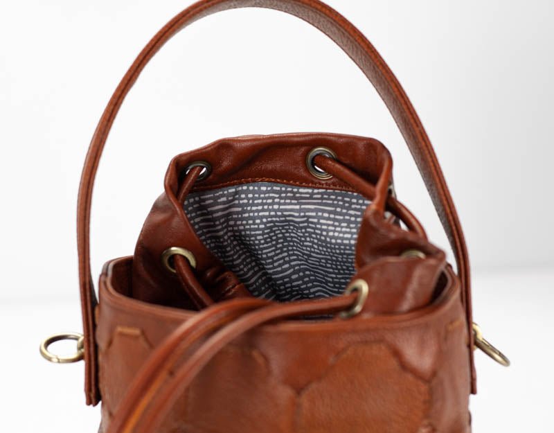 Helon mini bucket bag - Handwoven brown leather - milloobags