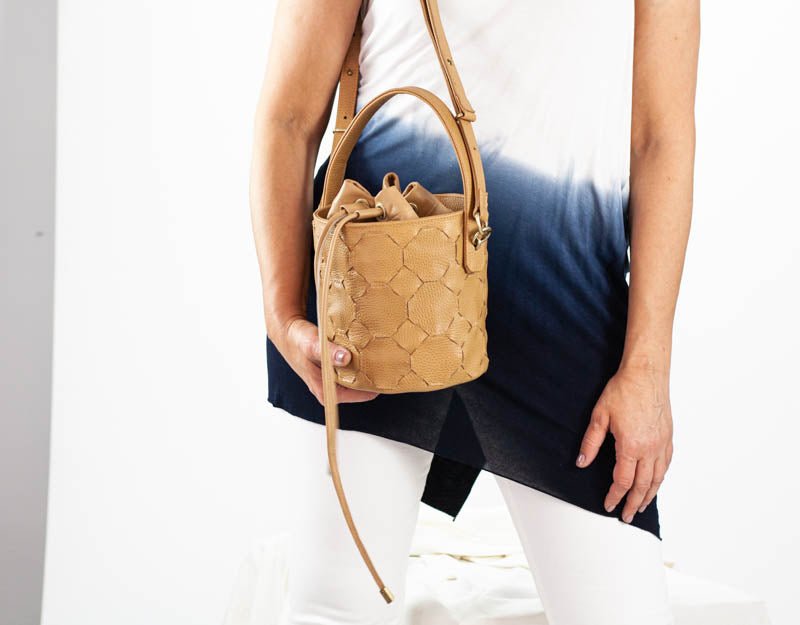 Helon mini bucket bag - Handwoven caramel leather - milloobags