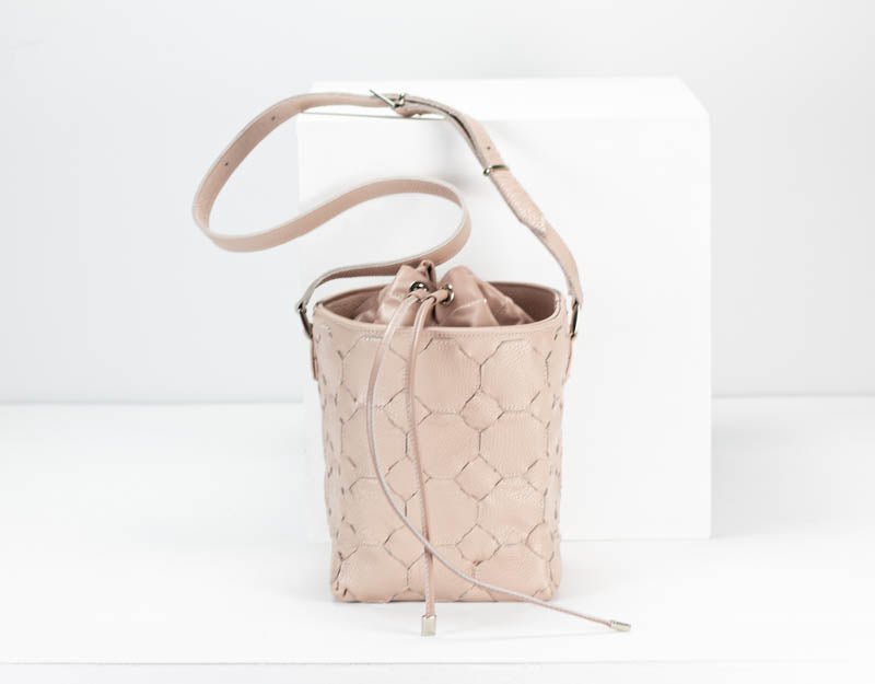 Helon bucket bag - Handwoven powder pink leather - milloobags
