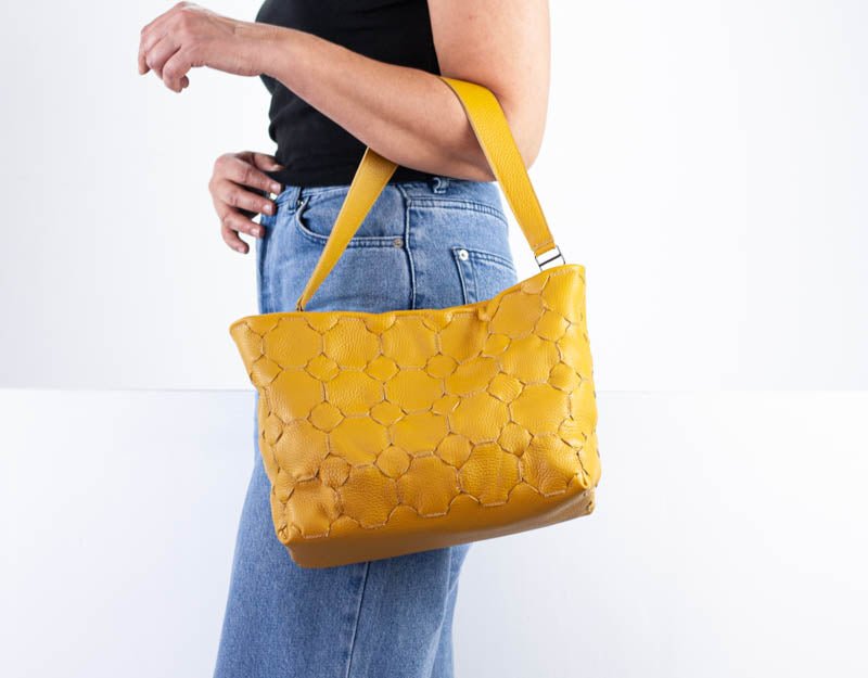 Helon clutch - Handwoven yellow leather - milloobags