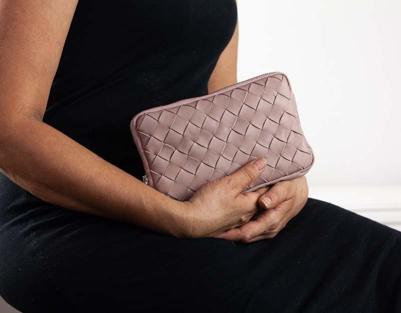 Chloe clutch wallet - Beige pink handwoven leather - milloobags