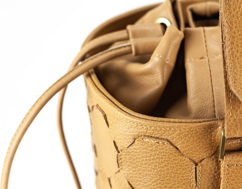 Helon bucket bag - Handwoven caramel leather - milloobags