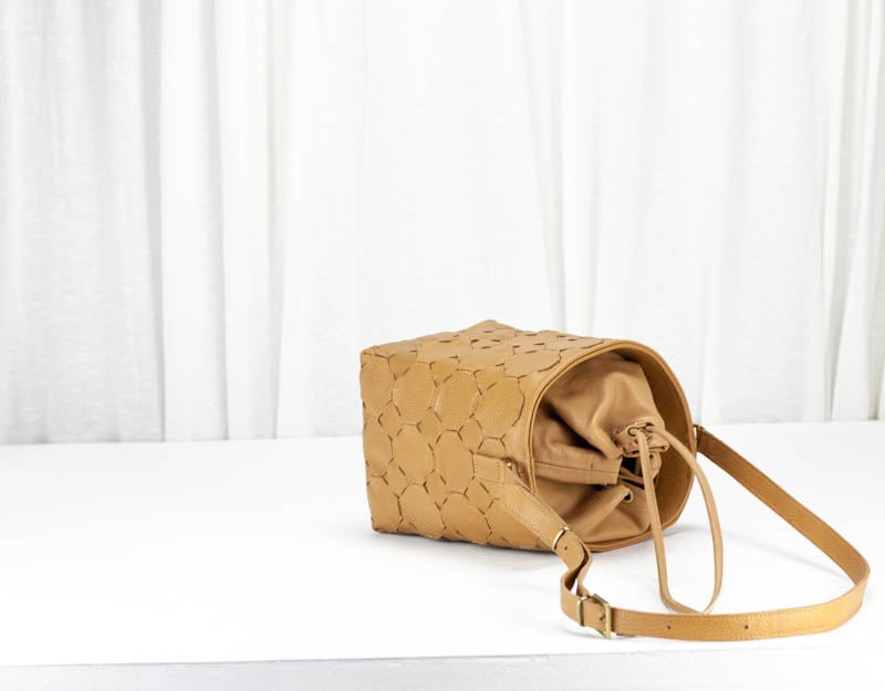 Helon bucket bag - Handwoven caramel leather - milloobags