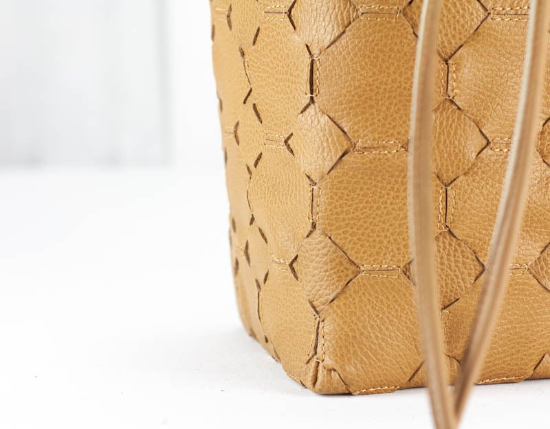 Helon bucket bag - Handwoven caramel leather - milloobags