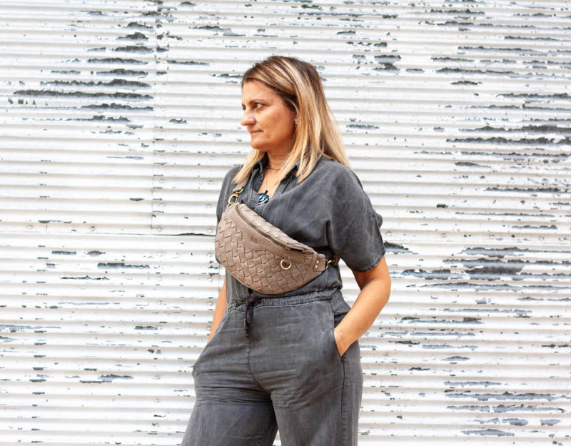 Haris fanny pack - Stone grey handwoven leather - milloobags
